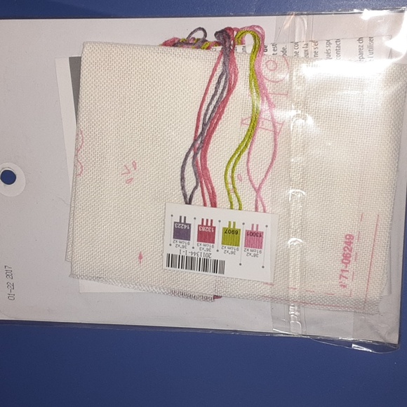 Dimensions Love You More embroidery kit - Picture 3 of 3